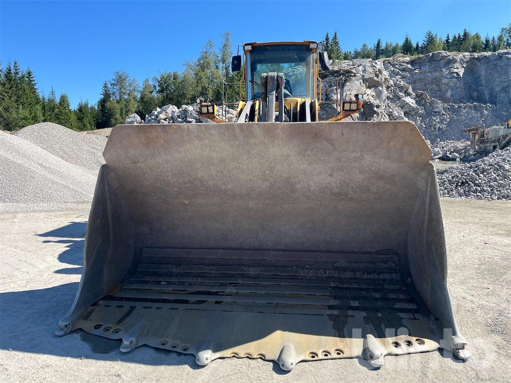 Volvo L220D - Kolesni nakladalec: slika 2 Volvo L220D - Kolesni nakladalec: slika 2