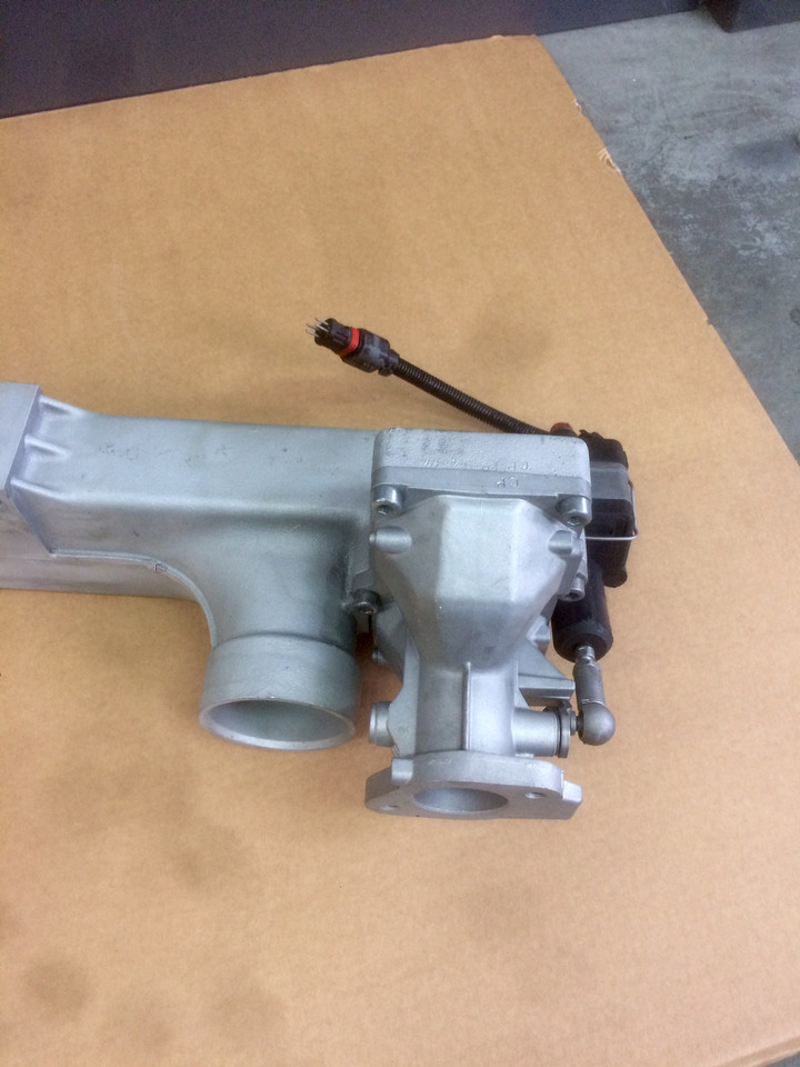 MODULO EGR (modulo ricircolo gas di scarico) - Motori MAN D2866 / D2876 - Euro 3 - RIF. MAN 51081007026 - 51081007027 - 51081007028 - 51081007089 - EGR hladilnik: slika 4 MODULO EGR (modulo ricircolo gas di scarico) - Motori MAN D2866 / D2876 - Euro 3 - RIF. MAN 51081007026 - 51081007027 - 51081007028 - 51081007089 - EGR hladilnik: slika 4