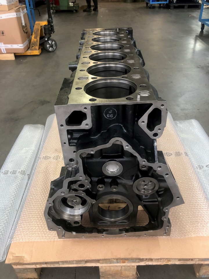 MONOBLOCCO MOTORE MAN D2066 EEV per presa di forza - Blok cilindra: slika 2 MONOBLOCCO MOTORE MAN D2066 EEV per presa di forza - Blok cilindra: slika 2