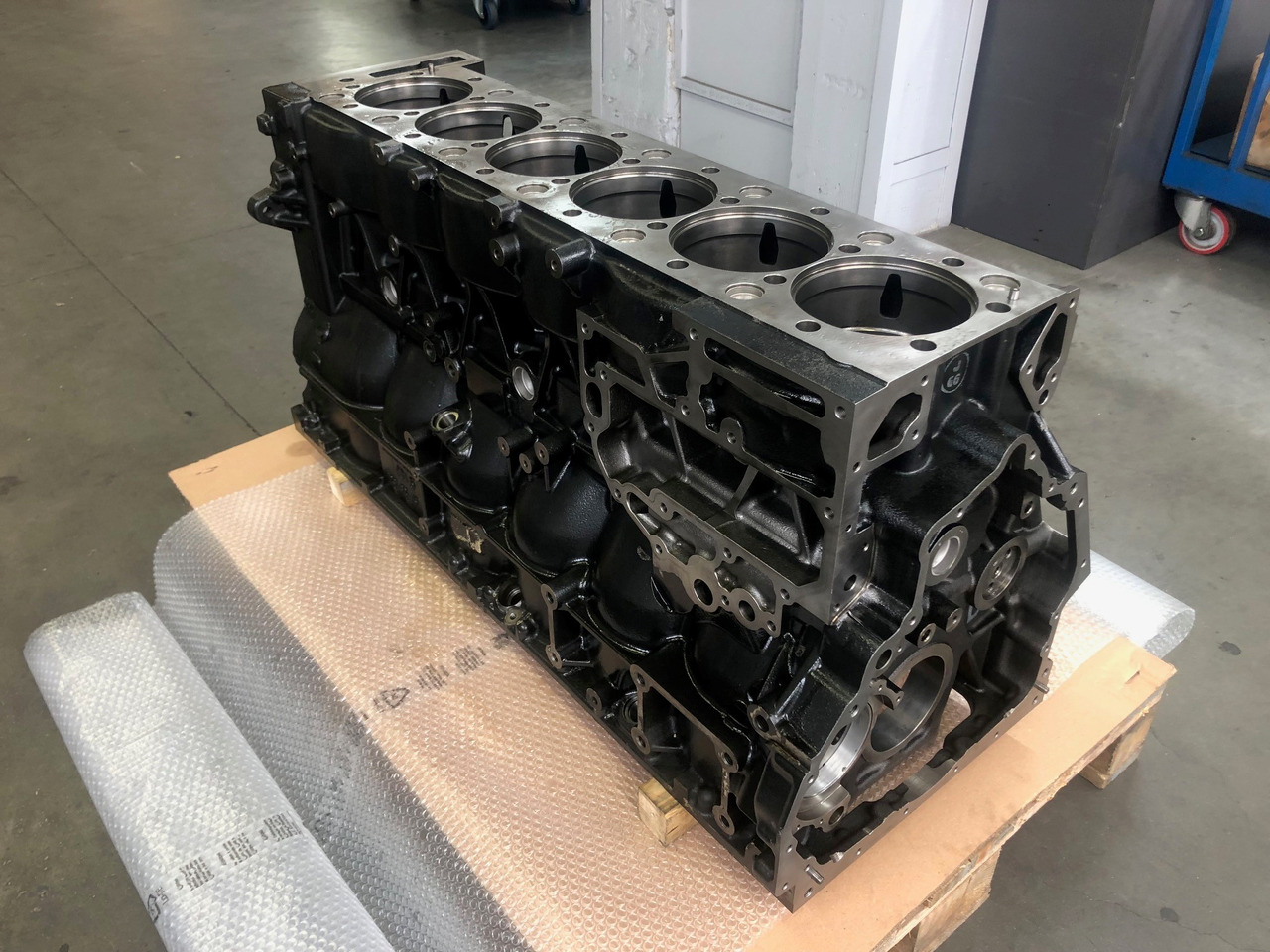 MONOBLOCCO MOTORE MAN D2676 EEV - Blok cilindra: slika 1 MONOBLOCCO MOTORE MAN D2676 EEV - Blok cilindra: slika 1