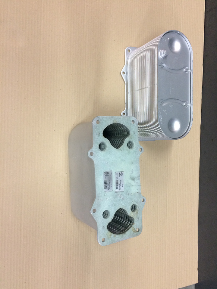 RADIATORE ARIA COMBURENTE - MOTORI MAN D2066 - D2676 - EURO 6 - Hladilni sistem za Tovornjak: slika 1 RADIATORE ARIA COMBURENTE - MOTORI MAN D2066 - D2676 - EURO 6 - Hladilni sistem za Tovornjak: slika 1