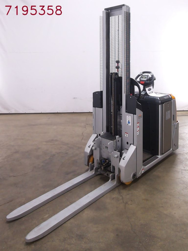 Still LTX-FF10 - Vlečni traktor: slika 1 Still LTX-FF10 - Vlečni traktor: slika 1