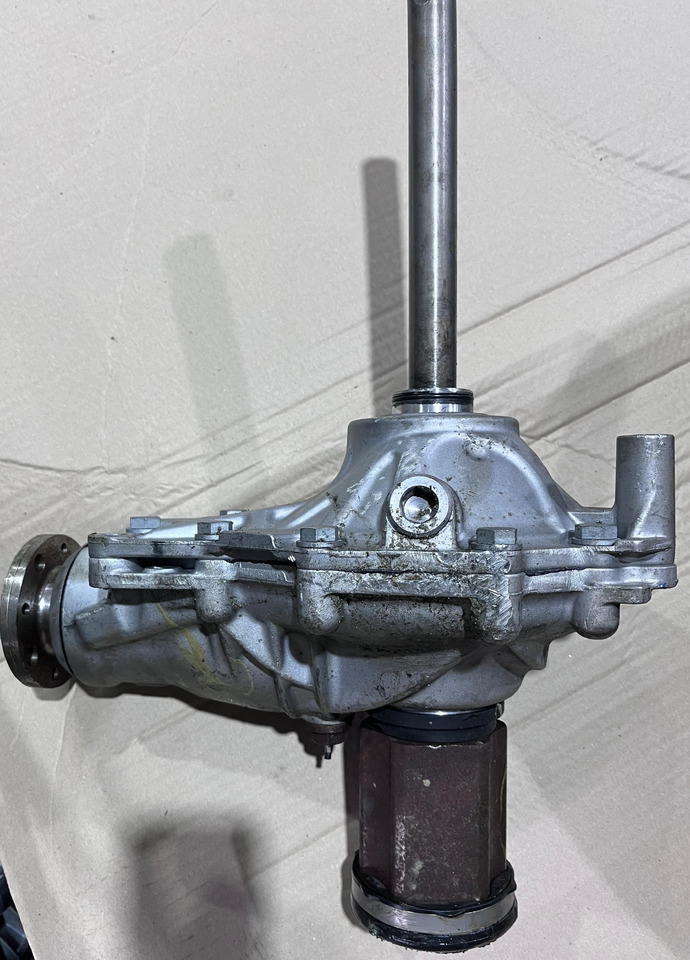 BMW 7558153 FRONT DIFFERENTIAL - Menjalnik in deli za Drugi stroj: slika 4 BMW 7558153 FRONT DIFFERENTIAL - Menjalnik in deli za Drugi stroj: slika 4