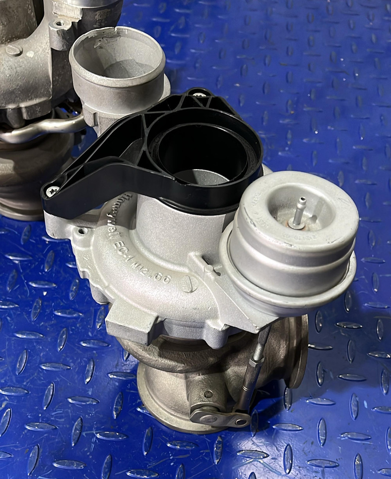 BMW Turbocharger S63N/R 4.4L V8 7849045+7849044 (SET) - Turbo: slika 4 BMW Turbocharger S63N/R 4.4L V8 7849045+7849044 (SET) - Turbo: slika 4