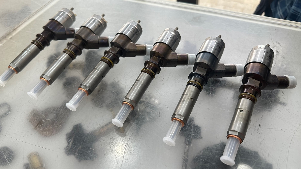 CATERPILLAR Injector 2645A753 - Injektor za Gradbeni stroj: slika 4 CATERPILLAR Injector 2645A753 - Injektor za Gradbeni stroj: slika 4