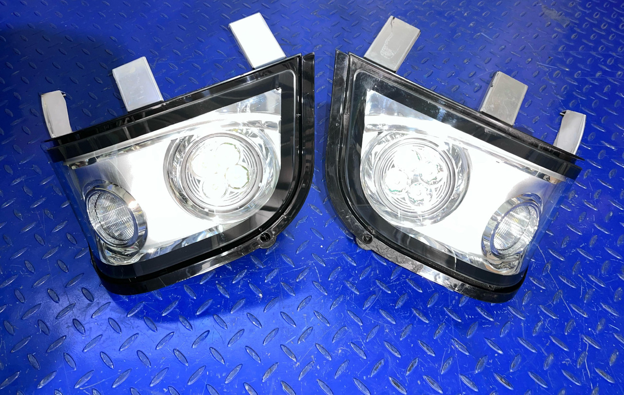 HELLA Headlight Set 1KE996 600-05 / 06 - Žarometi: slika 1 HELLA Headlight Set 1KE996 600-05 / 06 - Žarometi: slika 1