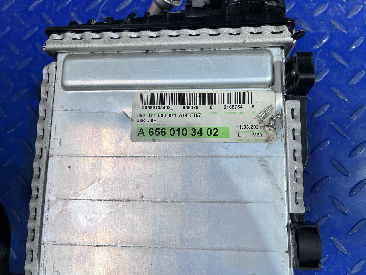 MAHLE Mercedes Benz A6560903900 - Vmesni hladilnik: slika 3 MAHLE Mercedes Benz A6560903900 - Vmesni hladilnik: slika 3