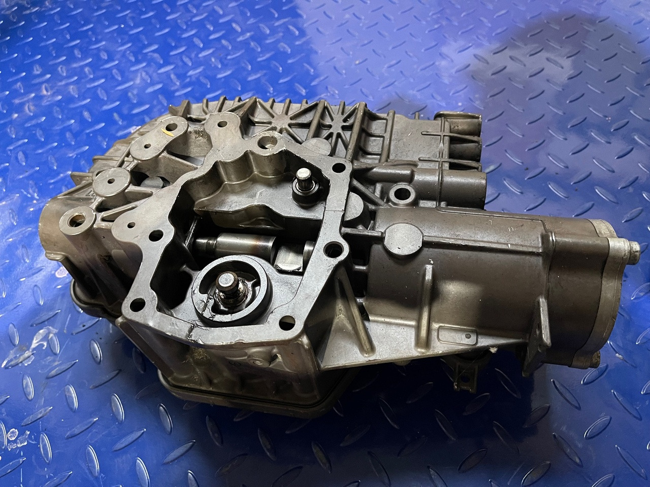 Mercedes Actros Arocs Euro 6 FESTO TCM VIRGIN Gear Selector 4463534021 Gear Selector a0204461109 - Menjalnik in deli za Tovornjak: slika 5 Mercedes Actros Arocs Euro 6 FESTO TCM VIRGIN Gear Selector 4463534021 Gear Selector a0204461109 - Menjalnik in deli za Tovornjak: slika 5