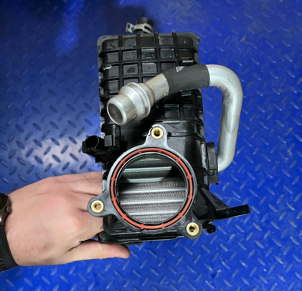 Mercedes Benz A6560900037 / A6560900137 / A6549060000 - Sesalni kolektor: slika 4 Mercedes Benz A6560900037 / A6560900137 / A6549060000 - Sesalni kolektor: slika 4