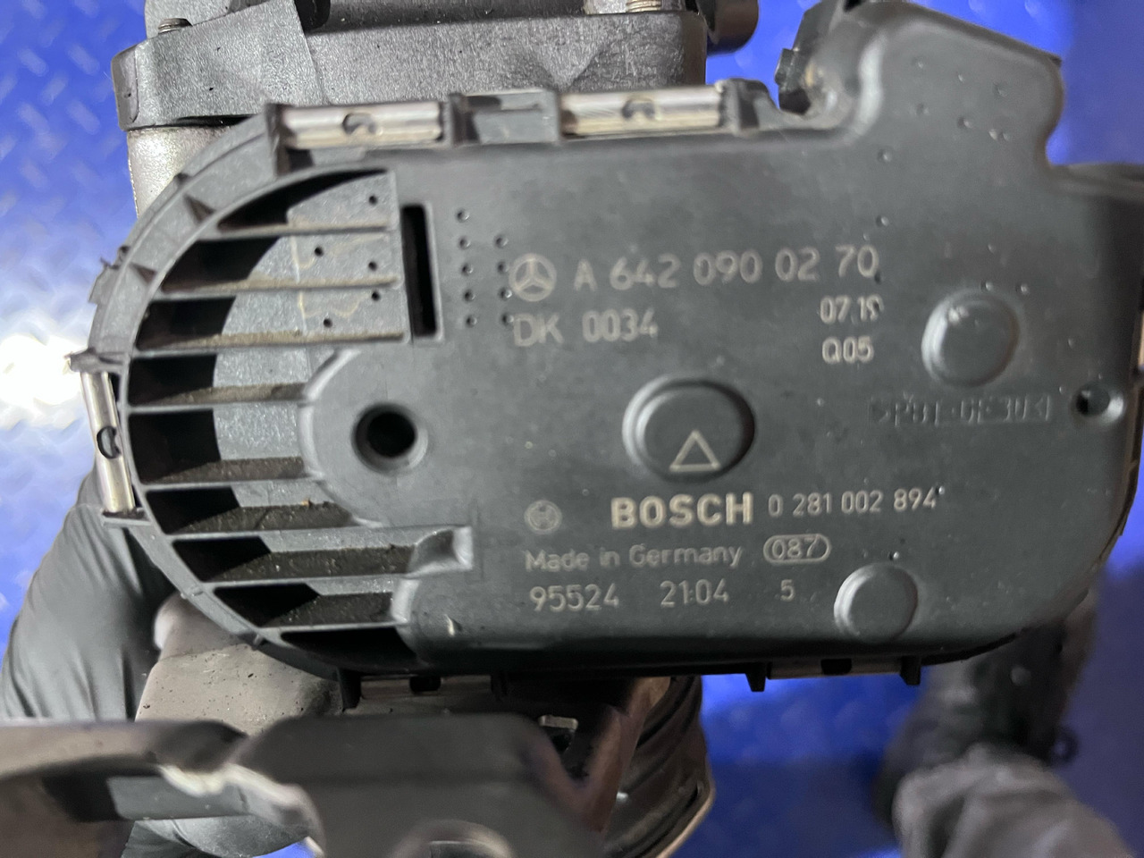 Mercedes Benz Intake Pipe and Throttle A6420901637 / A6420900270 - Sistem za dovod zraka: slika 3 Mercedes Benz Intake Pipe and Throttle A6420901637 / A6420900270 - Sistem za dovod zraka: slika 3