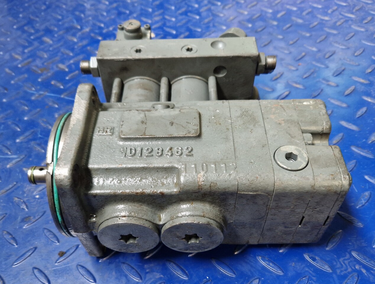 Liebherr INJECTION PUMP 10128462 - Rezervni deli za Tovornjak: slika 1 Liebherr INJECTION PUMP 10128462 - Rezervni deli za Tovornjak: slika 1