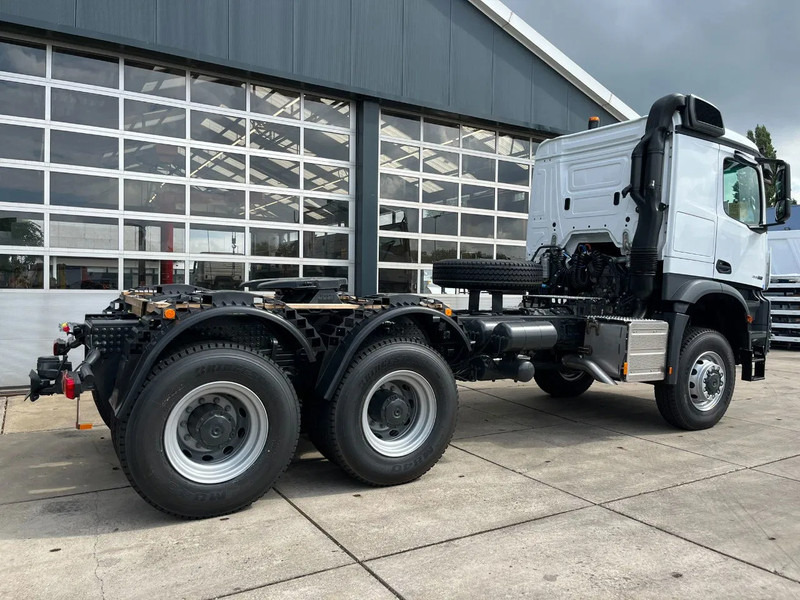 Mercedes-Benz Arocs 4058 AS 6x6 Tractor Head 180T Push Pull (Pre order) - Vlačilec: slika 5 Mercedes-Benz Arocs 4058 AS 6x6 Tractor Head 180T Push Pull (Pre order) - Vlačilec: slika 5