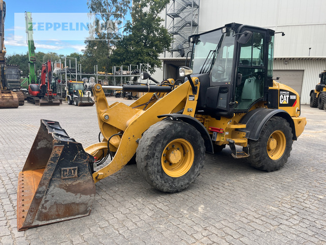 Cat 908M - Kolesni nakladalec: slika 1 Cat 908M - Kolesni nakladalec: slika 1