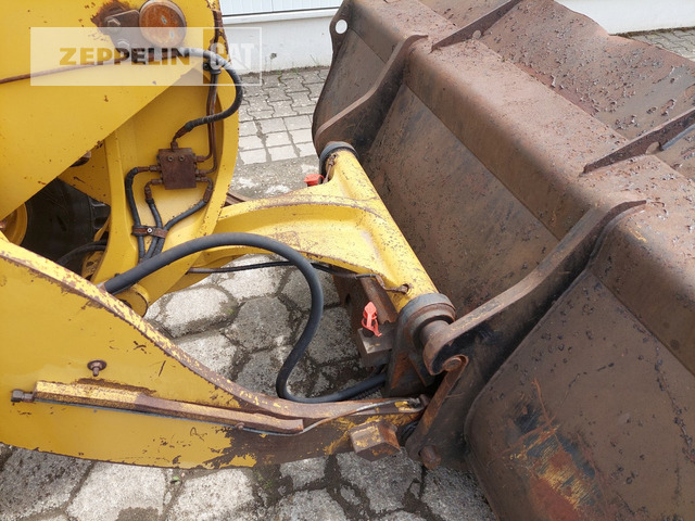 Kolesni nakladalec Cat 908M: slika 9 Kolesni nakladalec Cat 908M: slika 9