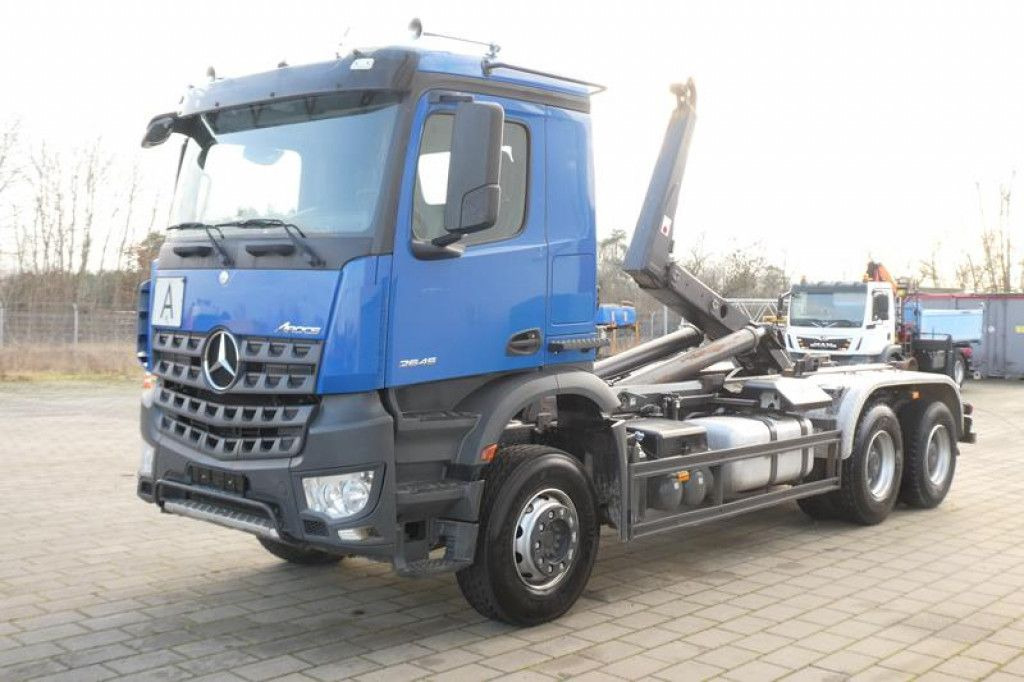 Mercedes-Benz Arocs 2645 K 6x4 Abrollkipper Meiller deutsch to - Kotalni prekucni tovornjak: slika 1 Mercedes-Benz Arocs 2645 K 6x4 Abrollkipper Meiller deutsch to - Kotalni prekucni tovornjak: slika 1