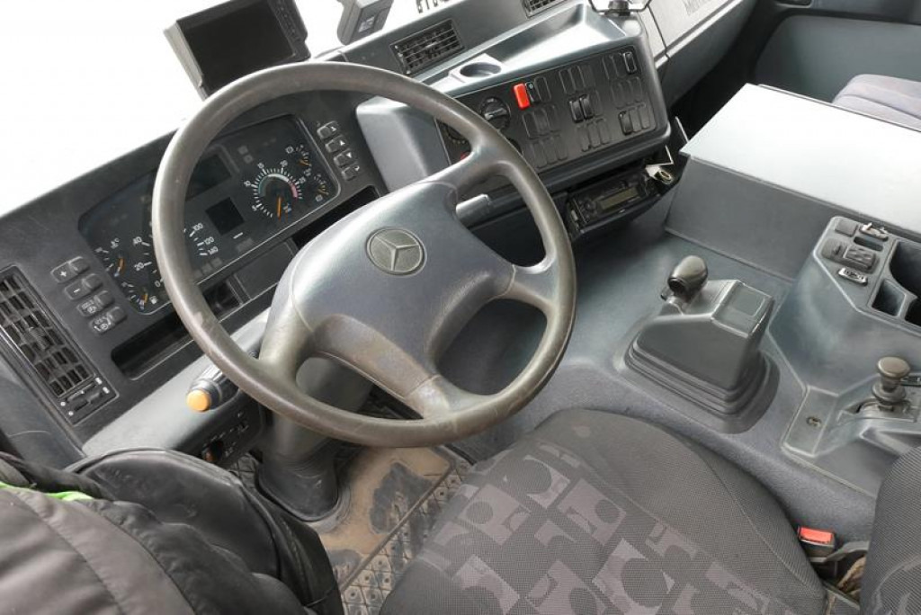 MERCEDES-BENZ Actros 3235 B 8x4 Betonmischer Stetter 9m³ -Deutsch - Tovornjak: slika 5 MERCEDES-BENZ Actros 3235 B 8x4 Betonmischer Stetter 9m³ -Deutsch - Tovornjak: slika 5