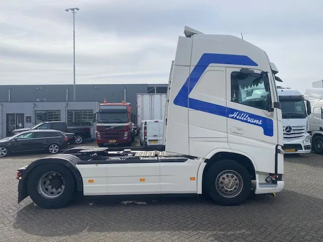 Volvo FH 13.460 XL cabine, euro 6 , full spoilered, smart tacho , new clutch ,beauty..... - Vlačilec: slika 3 Volvo FH 13.460 XL cabine, euro 6 , full spoilered, smart tacho , new clutch ,beauty..... - Vlačilec: slika 3