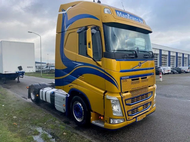Volvo FH 13.460 trekker, met XL cabine, special paint en incl parc cool, fridge, - Vlačilec: slika 2 Volvo FH 13.460 trekker, met XL cabine, special paint en incl parc cool, fridge, - Vlačilec: slika 2