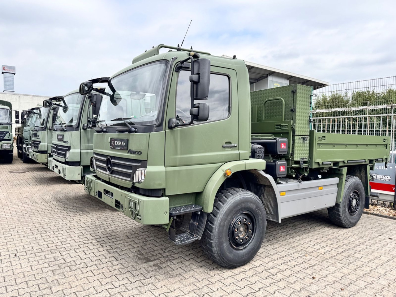 Mercedes-Benz 1018 Atego 4x4 Allrad Miltär Camper Expedition - Kontejnerski tovornjak/ Tovornjak z zamenljivim tovoriščem: slika 1 Mercedes-Benz 1018 Atego 4x4 Allrad Miltär Camper Expedition - Kontejnerski tovornjak/ Tovornjak z zamenljivim tovoriščem: slika 1