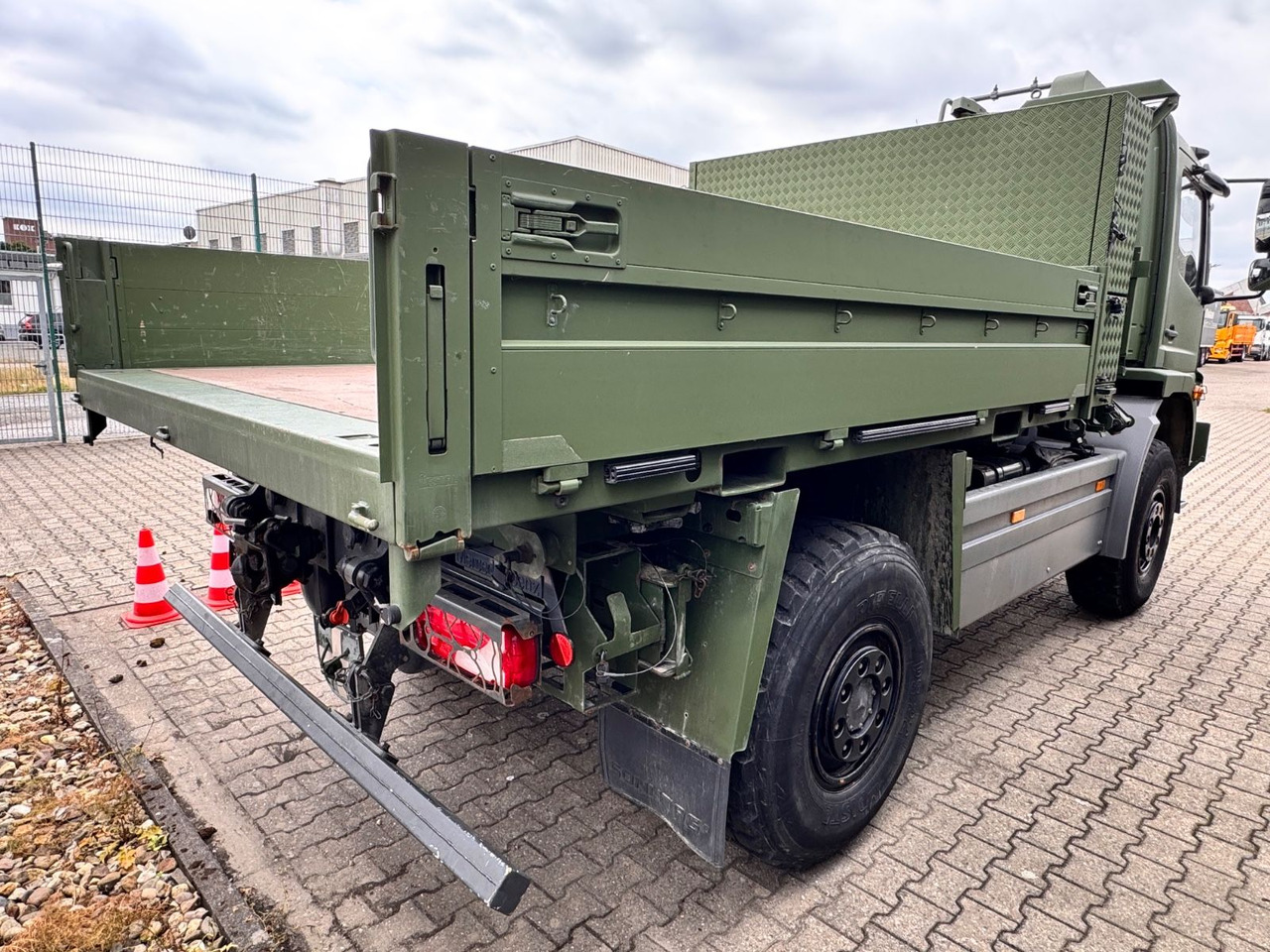 Mercedes-Benz 1018 Atego 4x4 Allrad Miltär Camper - Dostavno vozilo s kesonom: slika 4 Mercedes-Benz 1018 Atego 4x4 Allrad Miltär Camper - Dostavno vozilo s kesonom: slika 4