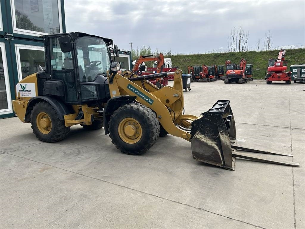 CAT 906M (8758) - Zgibni nakladalnik: slika 2 CAT 906M (8758) - Zgibni nakladalnik: slika 2