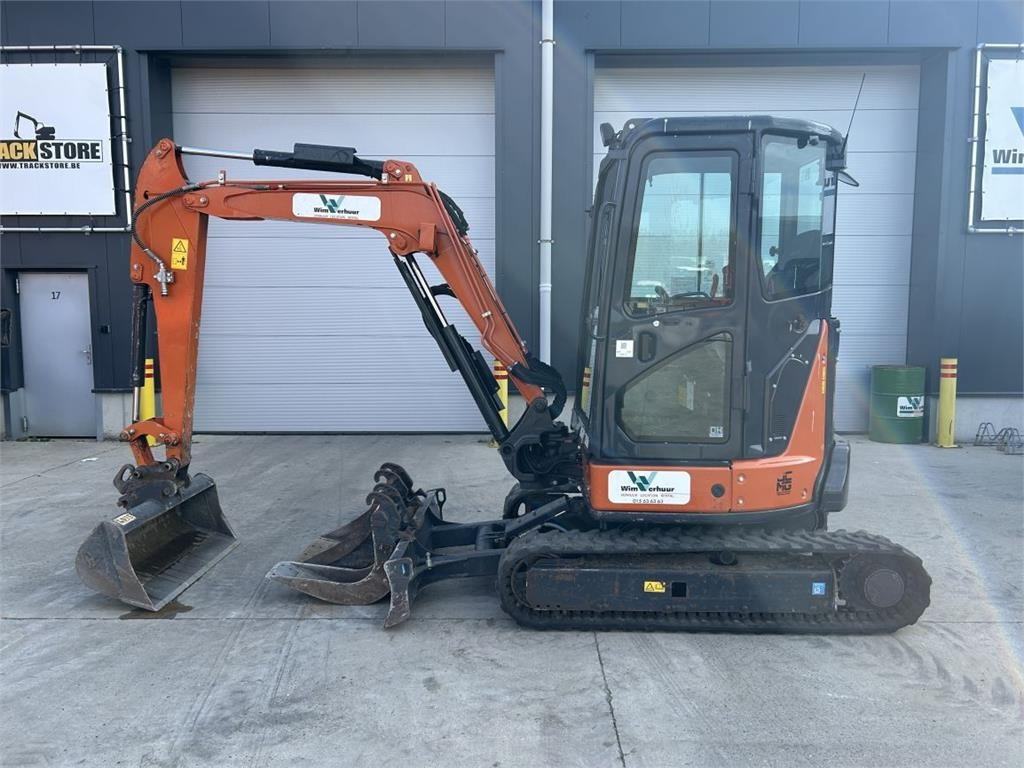 Hitachi ZX33U-6 (7740) - Mini bager: slika 1 Hitachi ZX33U-6 (7740) - Mini bager: slika 1