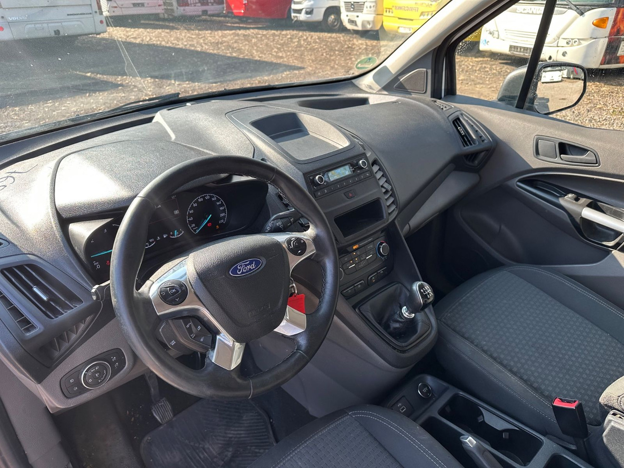 Ford Grand Tourneo 1.5 EcoBlue 74kW Auto Trend - Potniški kombi: slika 4 Ford Grand Tourneo 1.5 EcoBlue 74kW Auto Trend - Potniški kombi: slika 4