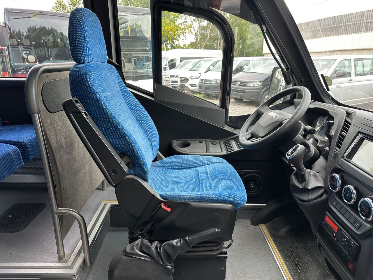 Iveco AN21 Atomic(MotorNeu*7.2t*Hecknied)Rapido Rosero - Minibus, Potniški kombi: slika 4 Iveco AN21 Atomic(MotorNeu*7.2t*Hecknied)Rapido Rosero - Minibus, Potniški kombi: slika 4