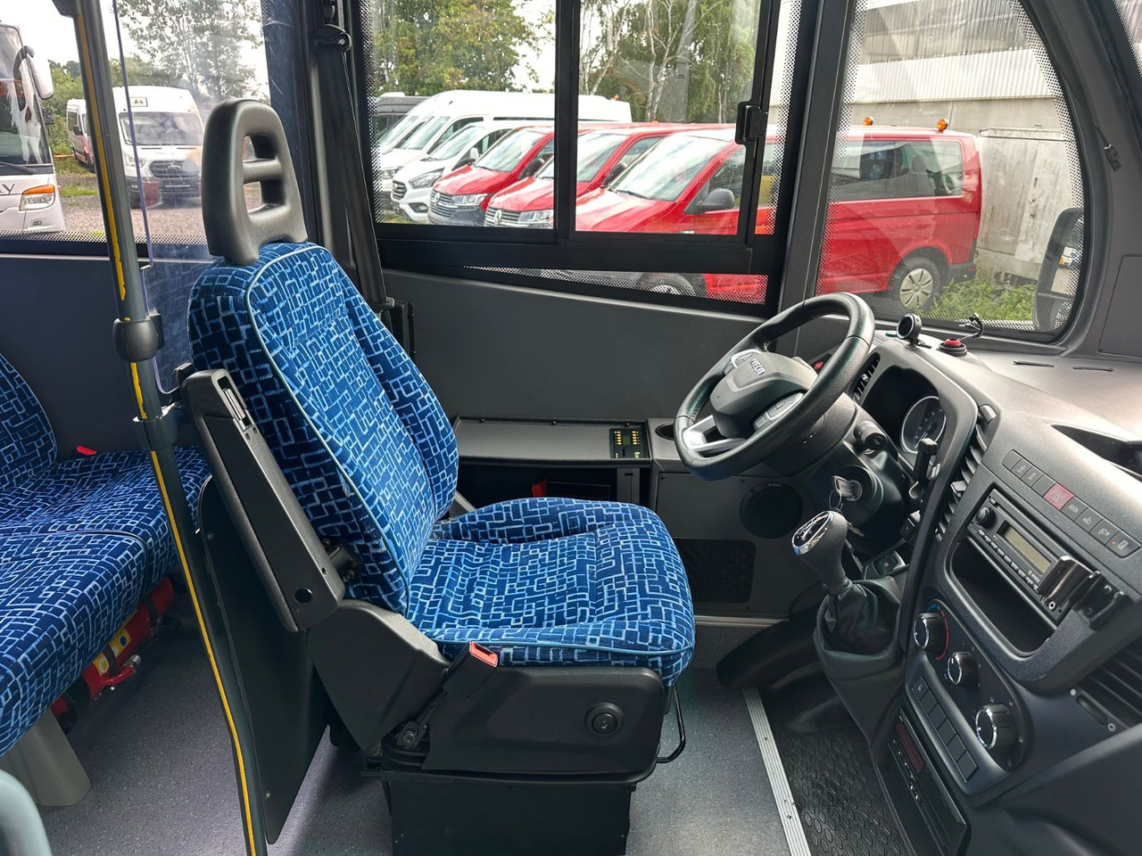 Iveco Rapido 70C18 (wenig Km*7.2t*33 Sitze) Rosero - Minibus, Potniški kombi: slika 4 Iveco Rapido 70C18 (wenig Km*7.2t*33 Sitze) Rosero - Minibus, Potniški kombi: slika 4