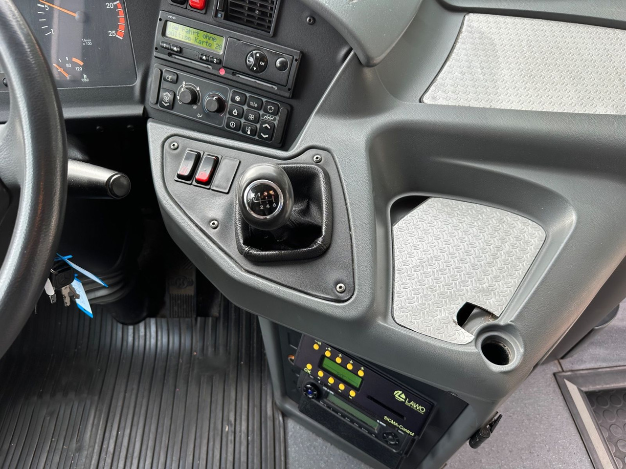 Primestni avtobus Mercedes-Benz O550 Integro (56 Sitze*Klima*Schalt): slika 16