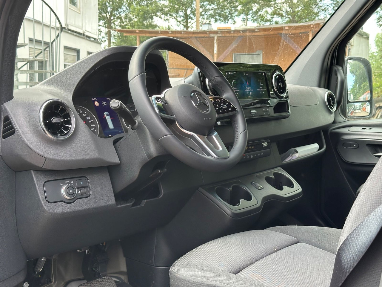 Mercedes-Benz Sprinter 519 CDi 4x4 H+L 360° Cam.*Navi*253.4 Km - Minibus, Potniški kombi: slika 4 Mercedes-Benz Sprinter 519 CDi 4x4 H+L 360° Cam.*Navi*253.4 Km - Minibus, Potniški kombi: slika 4