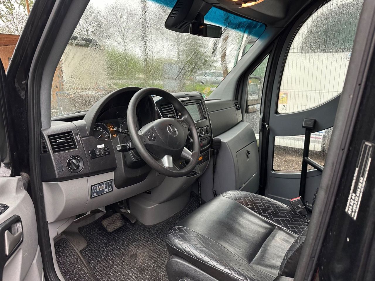 Mercedes-Benz Sprinter 519 CDi (Euro 6*VIP*Reise*wenig Km) - Minibus, Potniški kombi: slika 4 Mercedes-Benz Sprinter 519 CDi (Euro 6*VIP*Reise*wenig Km) - Minibus, Potniški kombi: slika 4