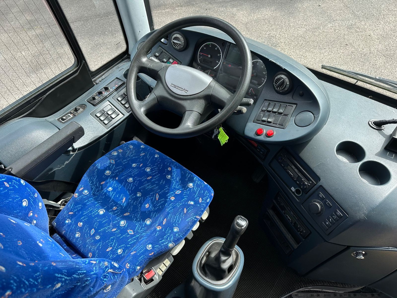 Neoplan P25 Trendliner 3516ÜC Klimaanlage*WC*57 Sitze Neoplan P25 Trendliner 3516ÜC Klimaanlage*WC*57 Sitze - Potovalni avtobus: slika 5 Neoplan P25 Trendliner 3516ÜC Klimaanlage*WC*57 Sitze Neoplan P25 Trendliner 3516ÜC Klimaanlage*WC*57 Sitze - Potovalni avtobus: slika 5