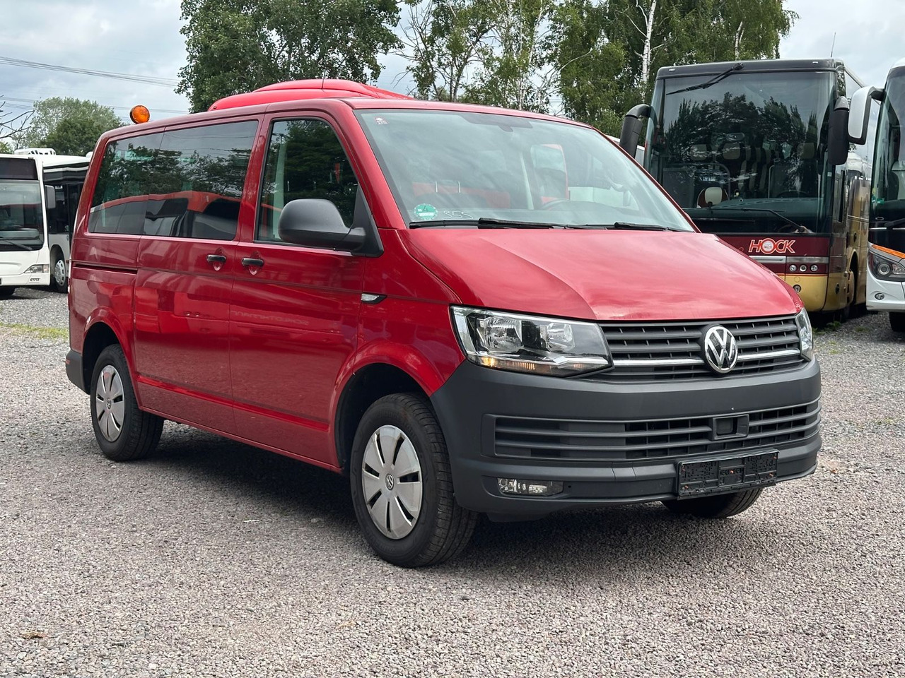 Volkswagen T6 Kombi (PDC Hi*ACC*StandHz*9 Sitzer*AC) - Potniški kombi: slika 1 Volkswagen T6 Kombi (PDC Hi*ACC*StandHz*9 Sitzer*AC) - Potniški kombi: slika 1