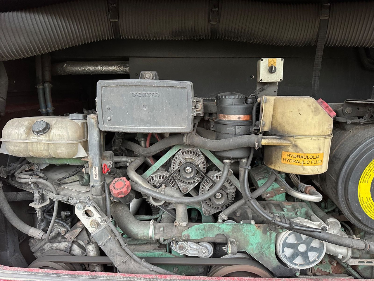 Volvo 9900 HD 6x2 (9700*415 HD*Tourismo RHD) - Potovalni avtobus: slika 4 Volvo 9900 HD 6x2 (9700*415 HD*Tourismo RHD) - Potovalni avtobus: slika 4